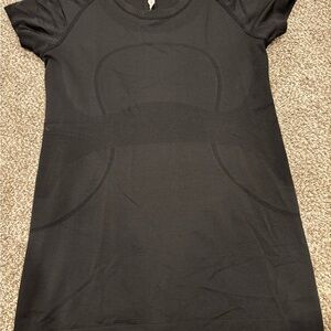 Lululemon swiftly tee size 10.
